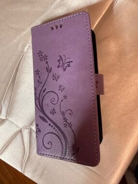 Purple Floral Wallet Phone Case - Unbranded

 for the iPhone 11, 13, or 14